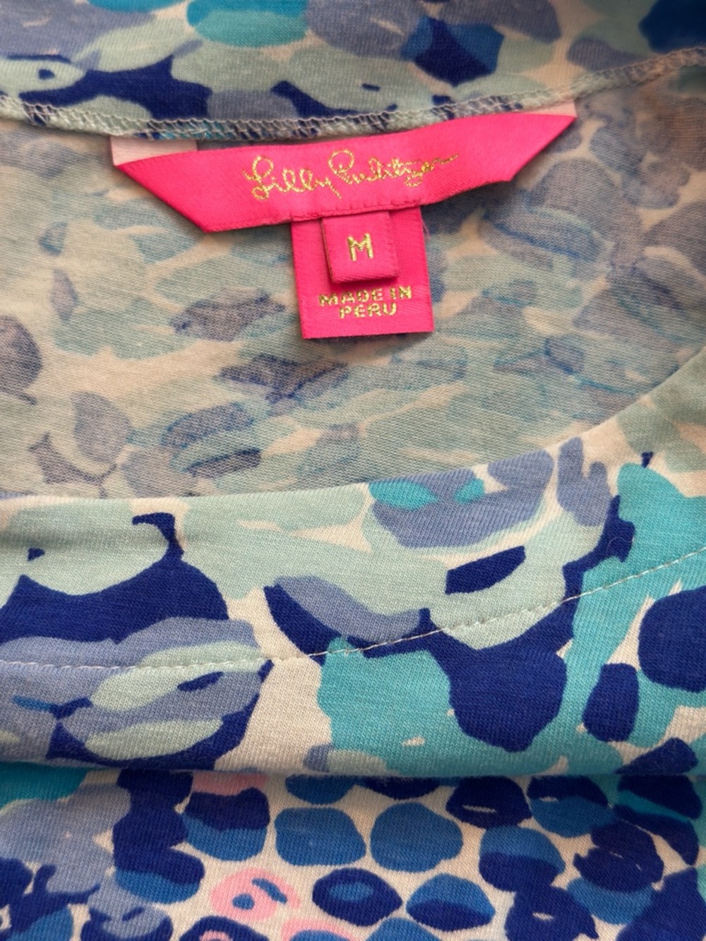 Lilly Pulitzer Medium, Fontaine Bell Sleeve "Wave After Wave" PTP 18.5" like new - Picture 3 of 8